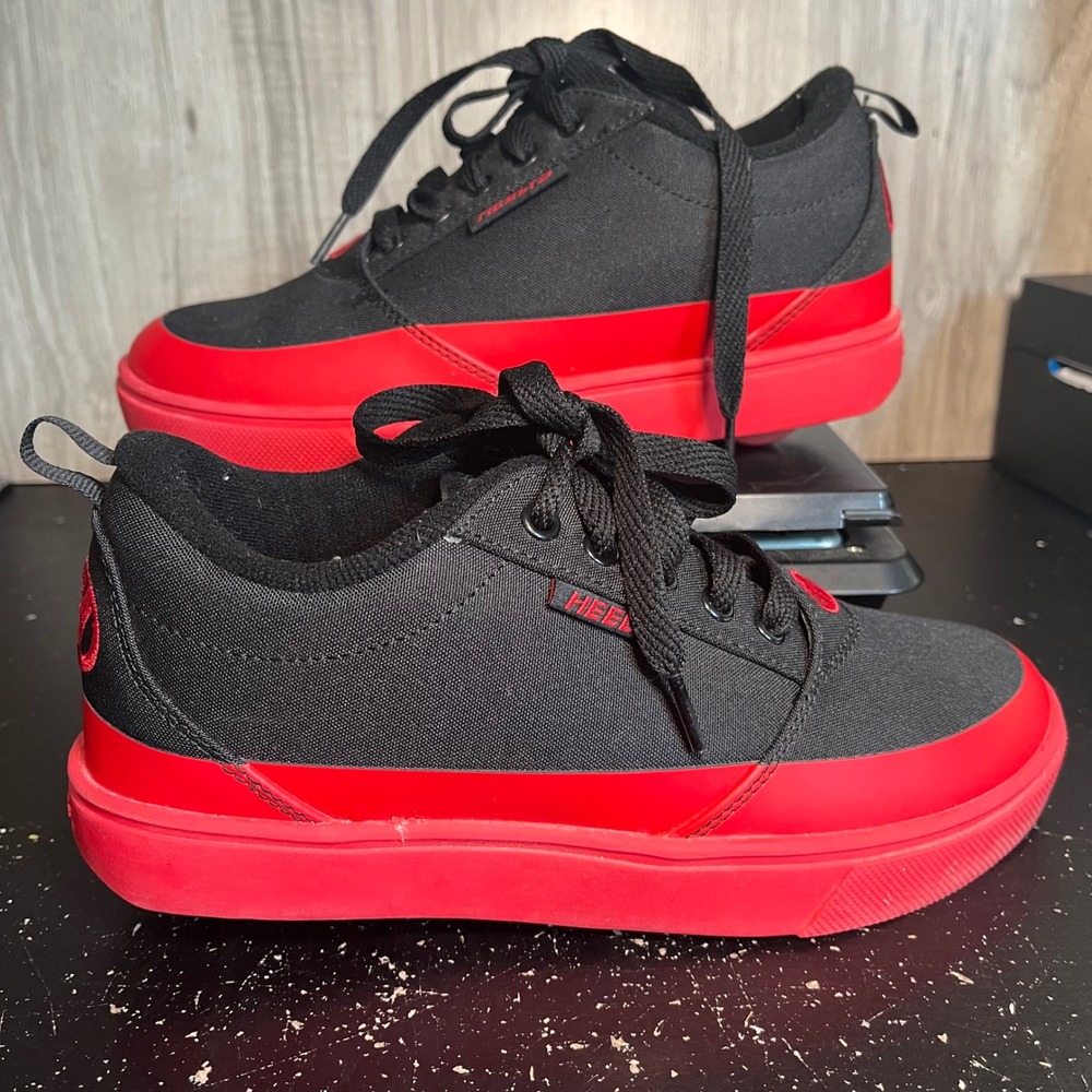 Heelys skate shoes Youth size 4 Black Red